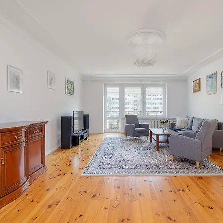 Rodzinny Apartament Na Placu Ratuszowym W Kolobrzegu By Renters *