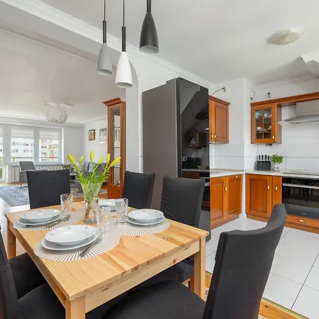 Rodzinny Apartament Na Placu Ratuszowym W Kolobrzegu By Renters Kołobrzeg