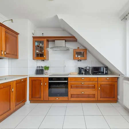 Rodzinny Apartament Na Placu Ratuszowym W Kolobrzegu By Renters 科沃布热格